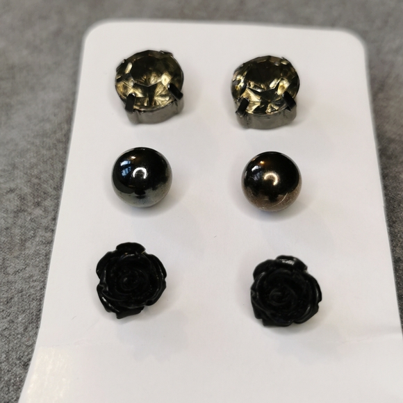 Earrings - Picture 2 of 4